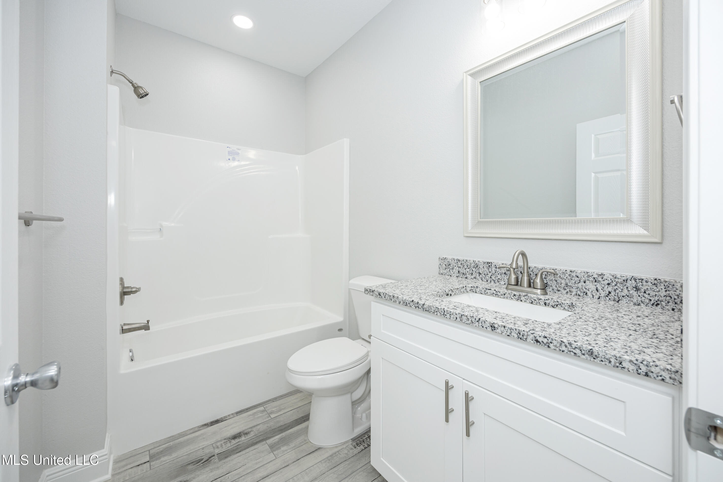 700 Peach Street Ocean Springs, MS 39564 - Photo 45 of 66 IMG_4999