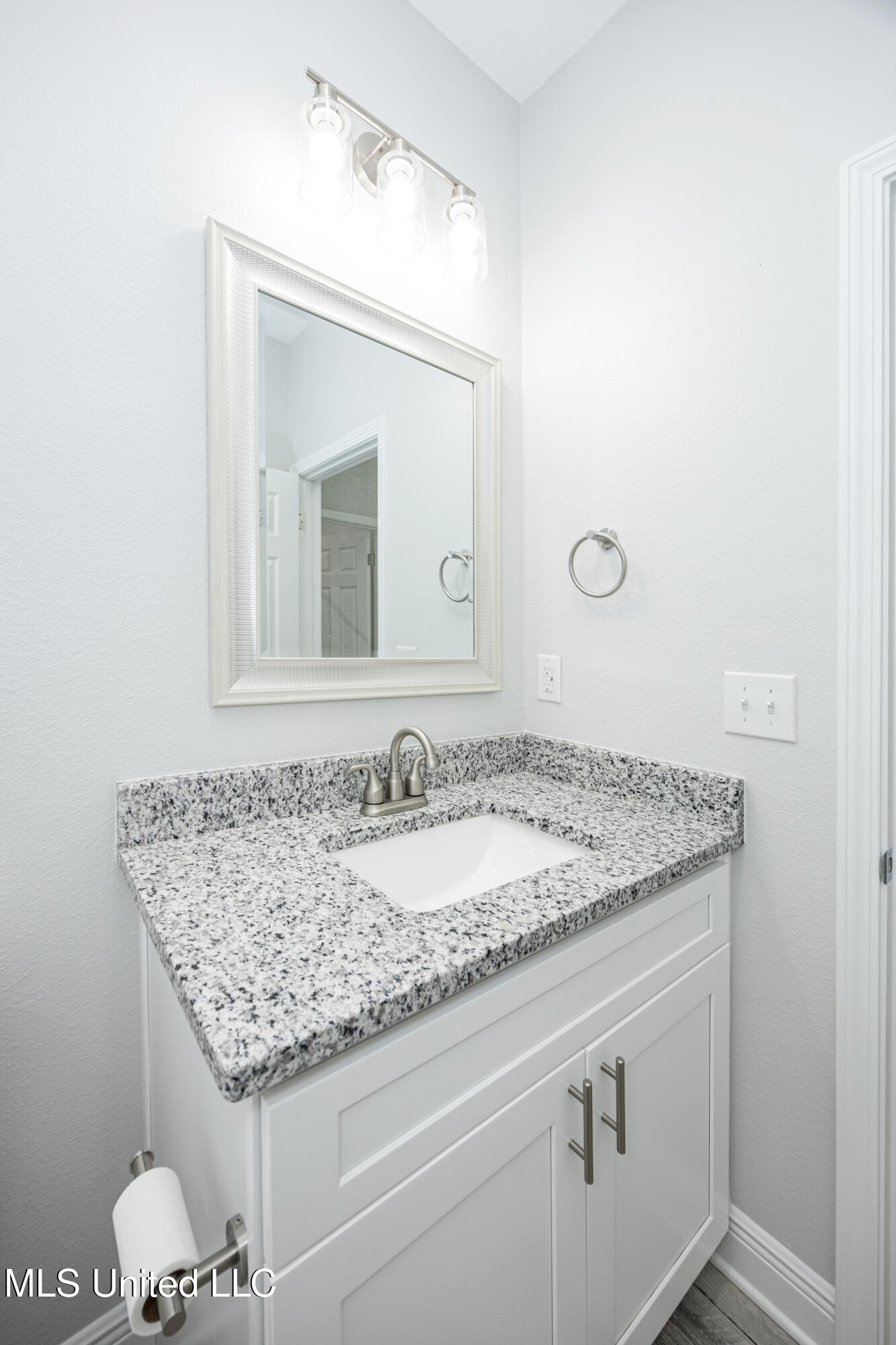 700 Peach Street Ocean Springs, MS 39564 - Photo 46 of 66 IMG_5001