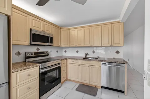 $195,000 | 1036 Hythe B, Unit B, Boca Raton, FL 33434