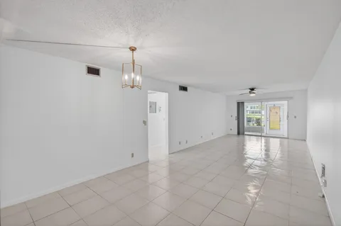 $195,000 | 1036 Hythe B, Unit B, Boca Raton, FL 33434