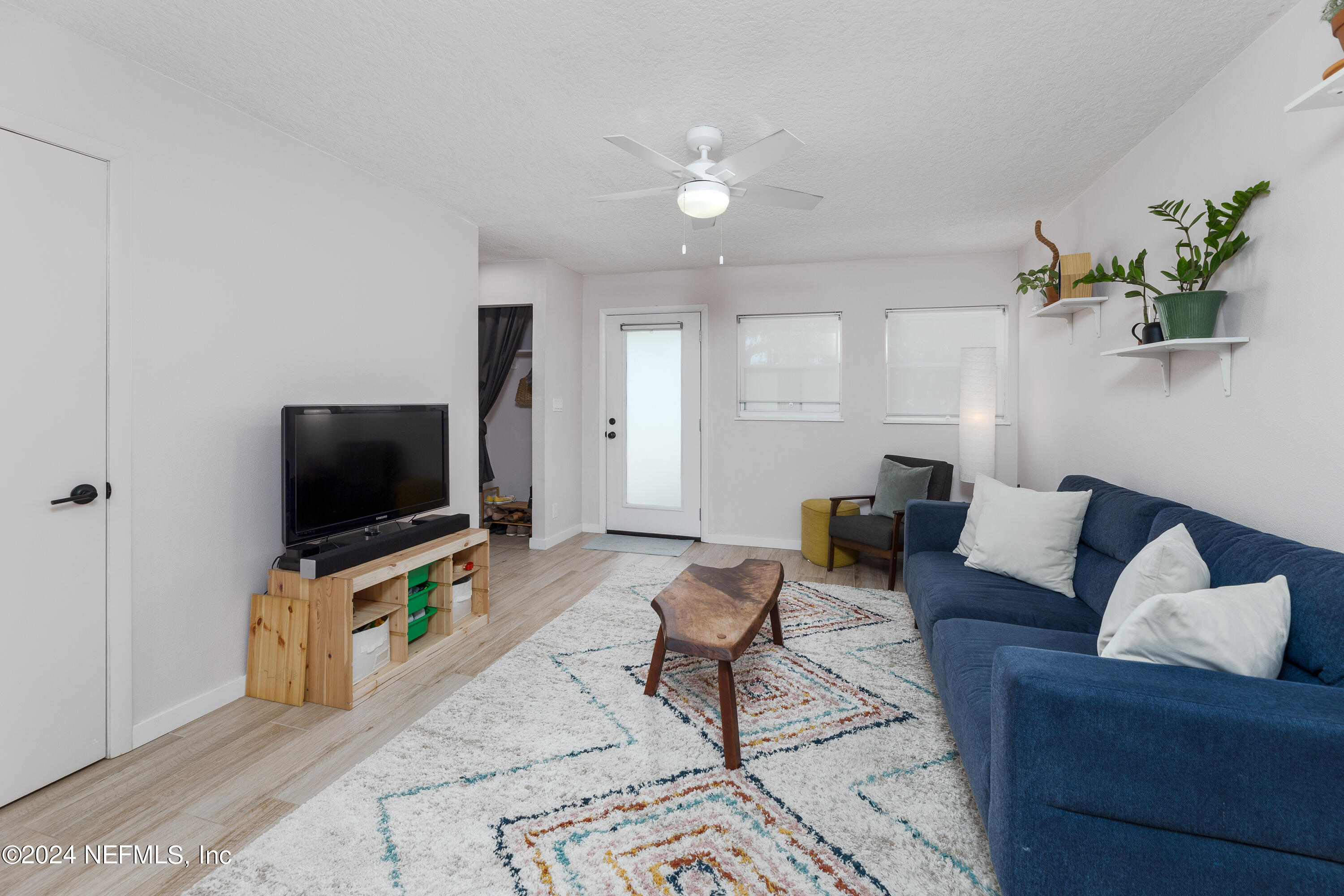 824 Cavalla Road Atlantic Beach, FL 32233 - Photo 4 of 18 a living room with furniture and a flat screen tv