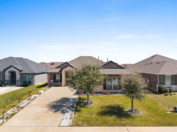 $2,750 | 220 Camden Street, Red Oak, TX 75154