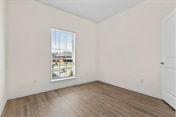 $2,750 | 220 Camden Street, Red Oak, TX 75154