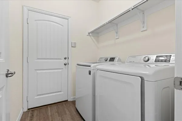 $2,750 | 220 Camden Street, Red Oak, TX 75154