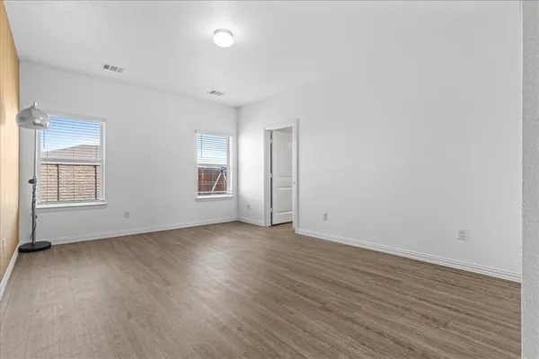 $2,750 | 220 Camden Street, Red Oak, TX 75154