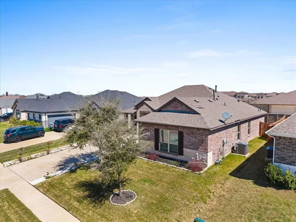 $2,750 | 220 Camden Street, Red Oak, TX 75154
