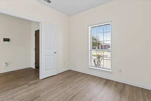 $2,750 | 220 Camden Street, Red Oak, TX 75154