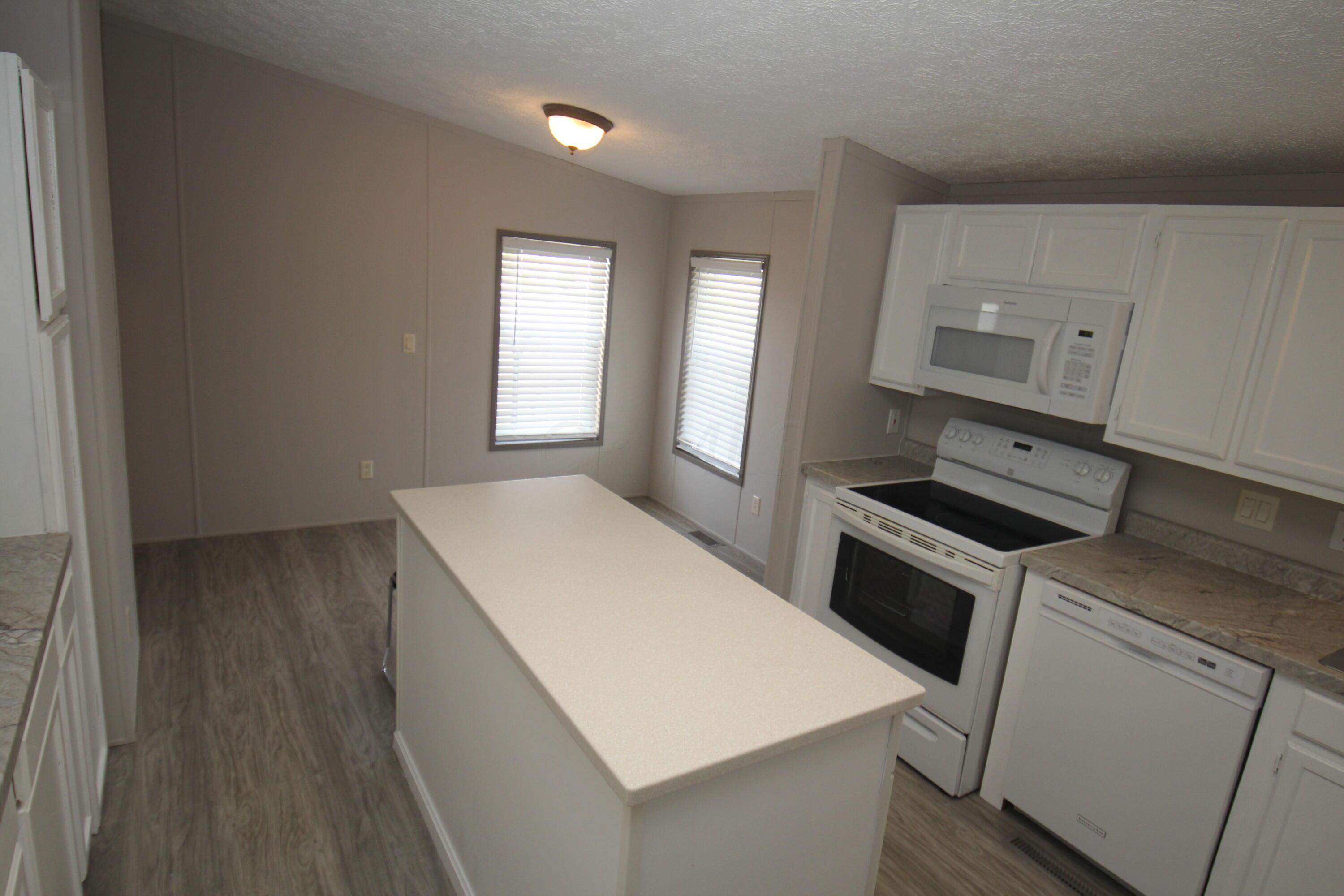 411 Doris Road Pataskala, OH 43062 - Photo 20 of 42 kitchen