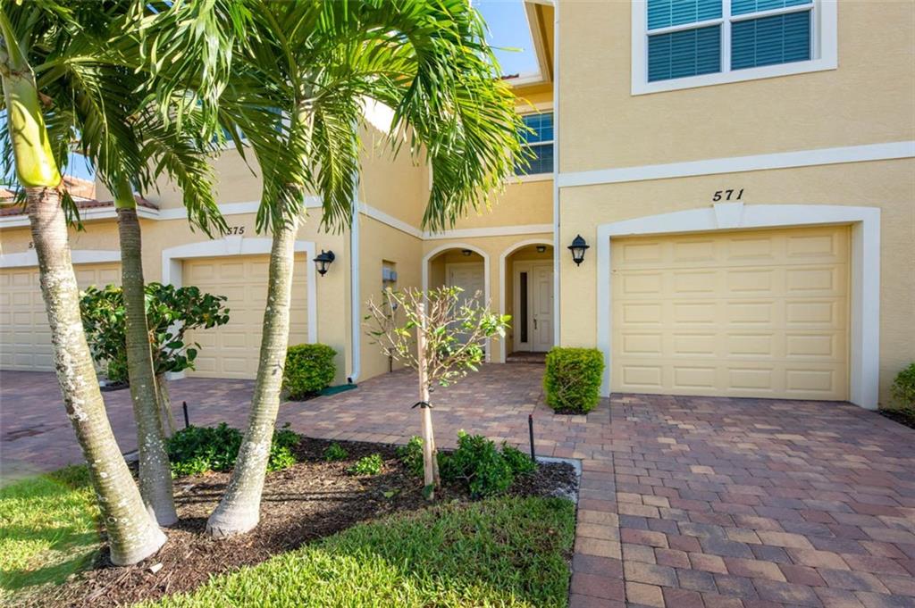 571 Southwest Glen Crest Way Stuart, FL 34997 - Photo 1 of 32