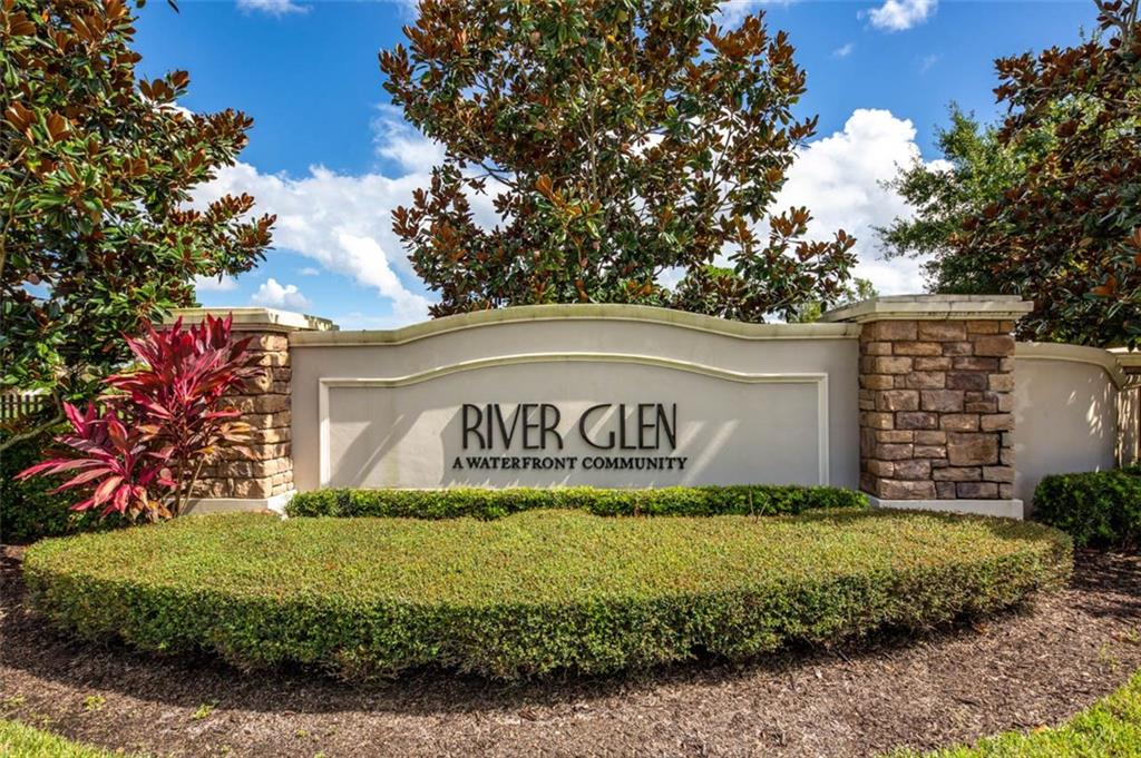571 Southwest Glen Crest Way Stuart, FL 34997 - Photo 2 of 32
