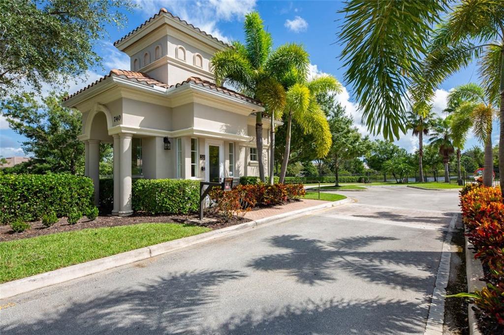 571 Southwest Glen Crest Way Stuart, FL 34997 - Photo 4 of 32