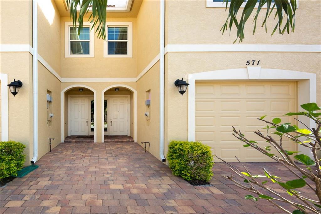 571 Southwest Glen Crest Way Stuart, FL 34997 - Photo 5 of 32