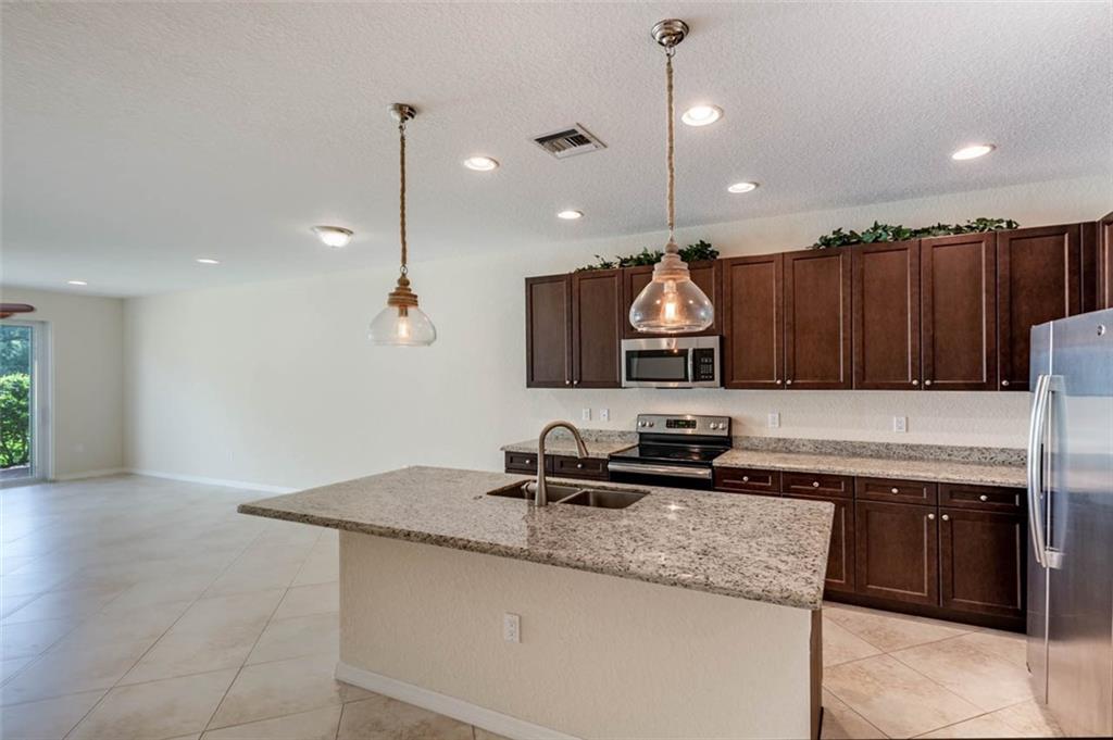 571 Southwest Glen Crest Way Stuart, FL 34997 - Photo 10 of 32