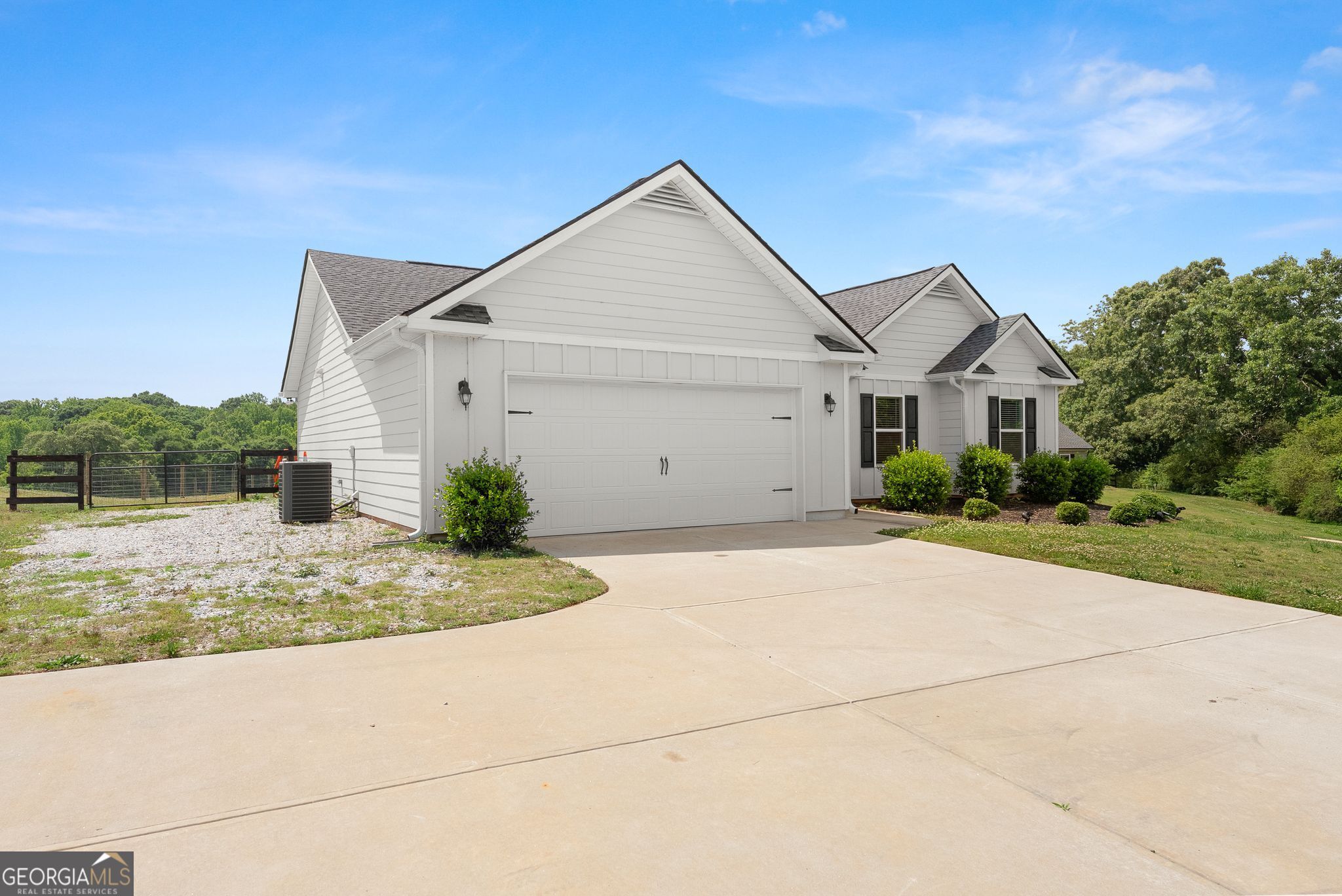 810 Anderson Thomas Road Martin, GA 30557 - Photo 4 of 40 a view of garage yard and tree
