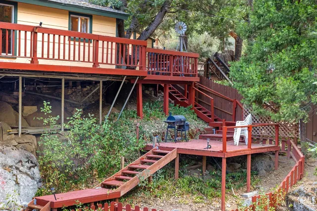 a view of a chair and table in the backyard