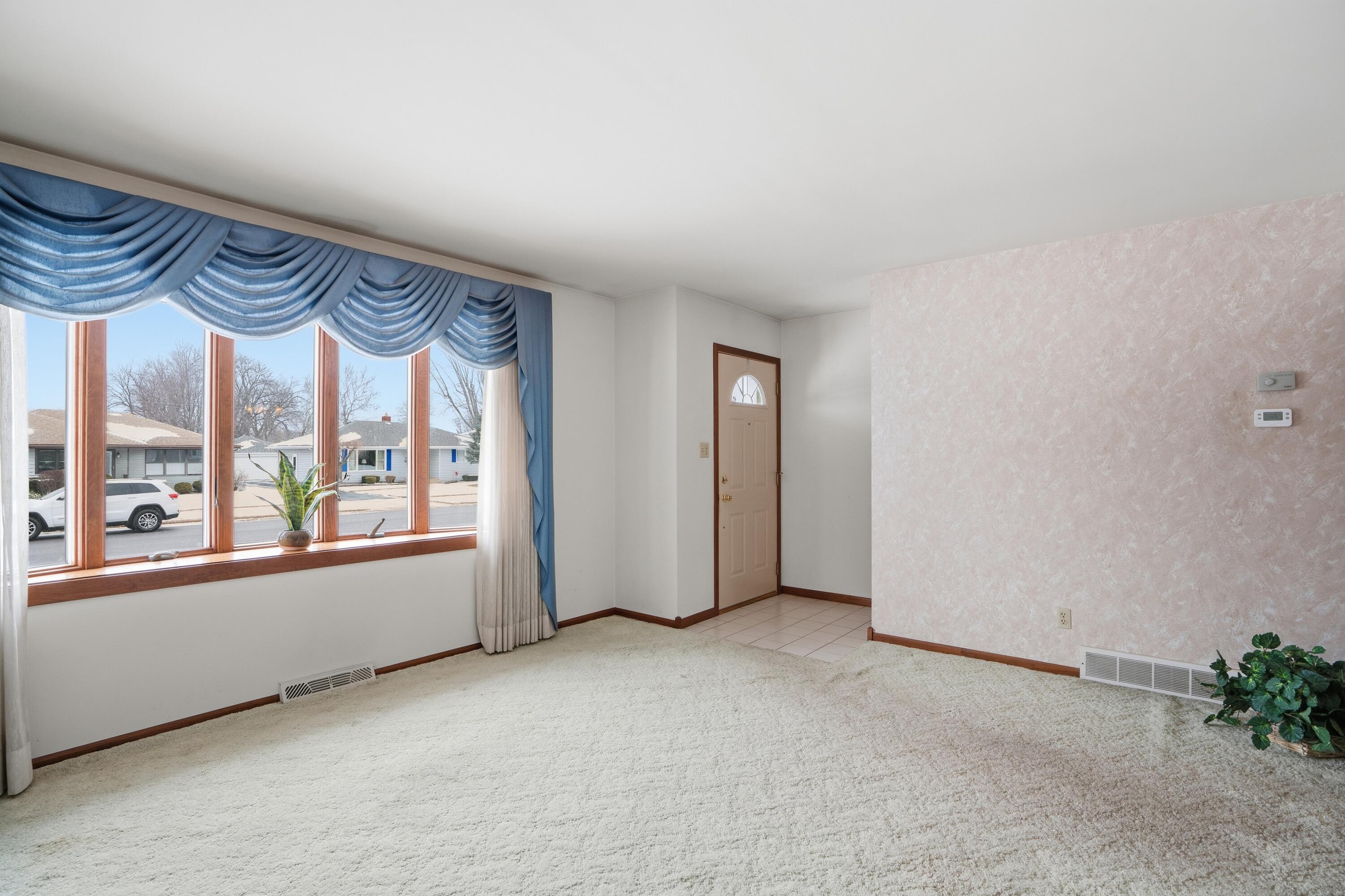 3514 41st Place Highland, IN 46322 - Photo 2 of 26 an empty room with a window