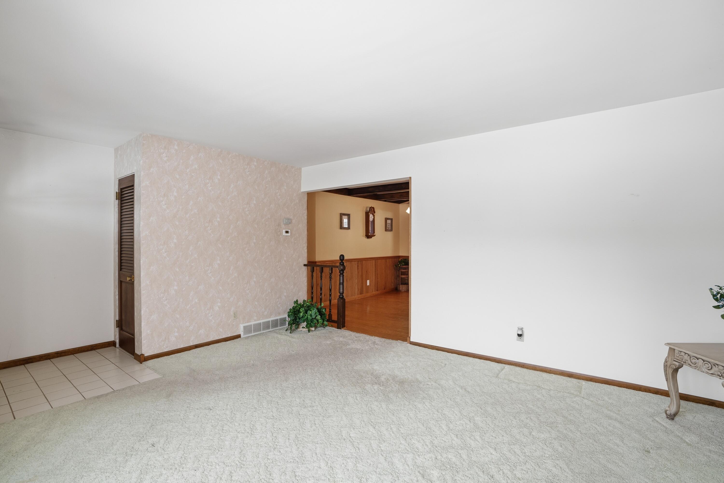 3514 41st Place Highland, IN 46322 - Photo 4 of 26
