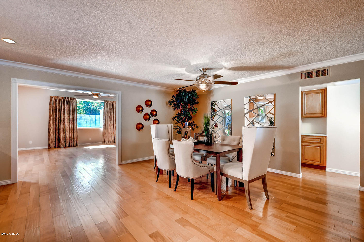 2925 East John Cabot Road Phoenix, AZ 85032 - Photo 4 of 13 2925 E John Cabot Rd Phoenix-large-002-1