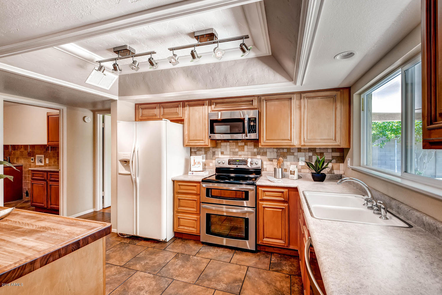 2925 East John Cabot Road Phoenix, AZ 85032 - Photo 6 of 13 2925 E John Cabot Rd Phoenix-large-004-4