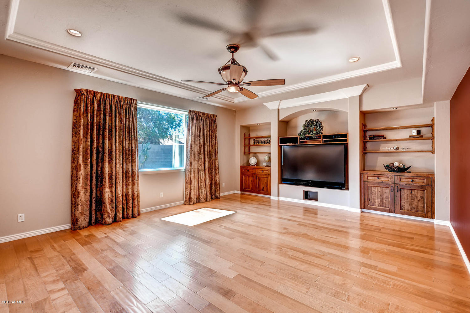 2925 East John Cabot Road Phoenix, AZ 85032 - Photo 7 of 13 2925 E John Cabot Rd Phoenix-large-005-7