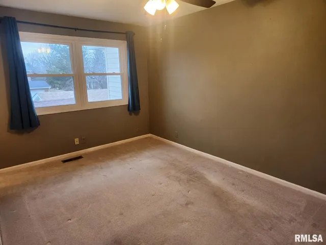 $159,900 | 4333 West Shawnda Court, Peoria, IL 61615