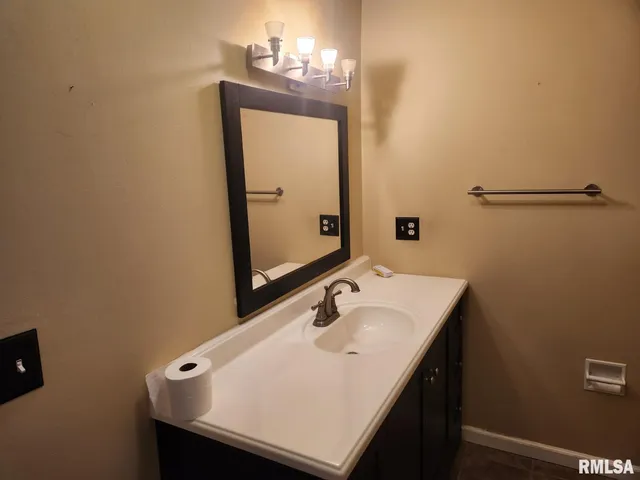 $159,900 | 4333 West Shawnda Court, Peoria, IL 61615