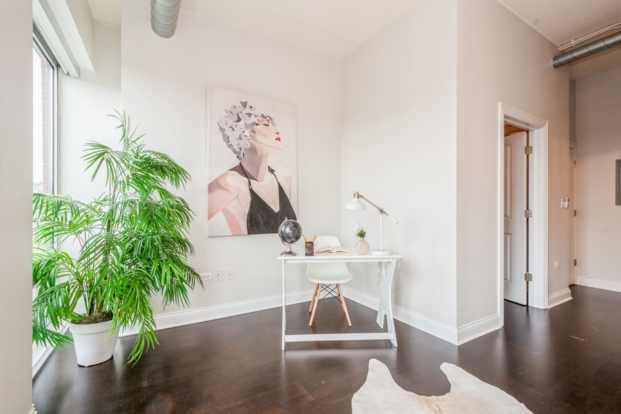 4814 North Clark Street, Unit 201 Chicago, IL 60640 - Photo 15 of 24 a view of entryway with livingroom and hallway
