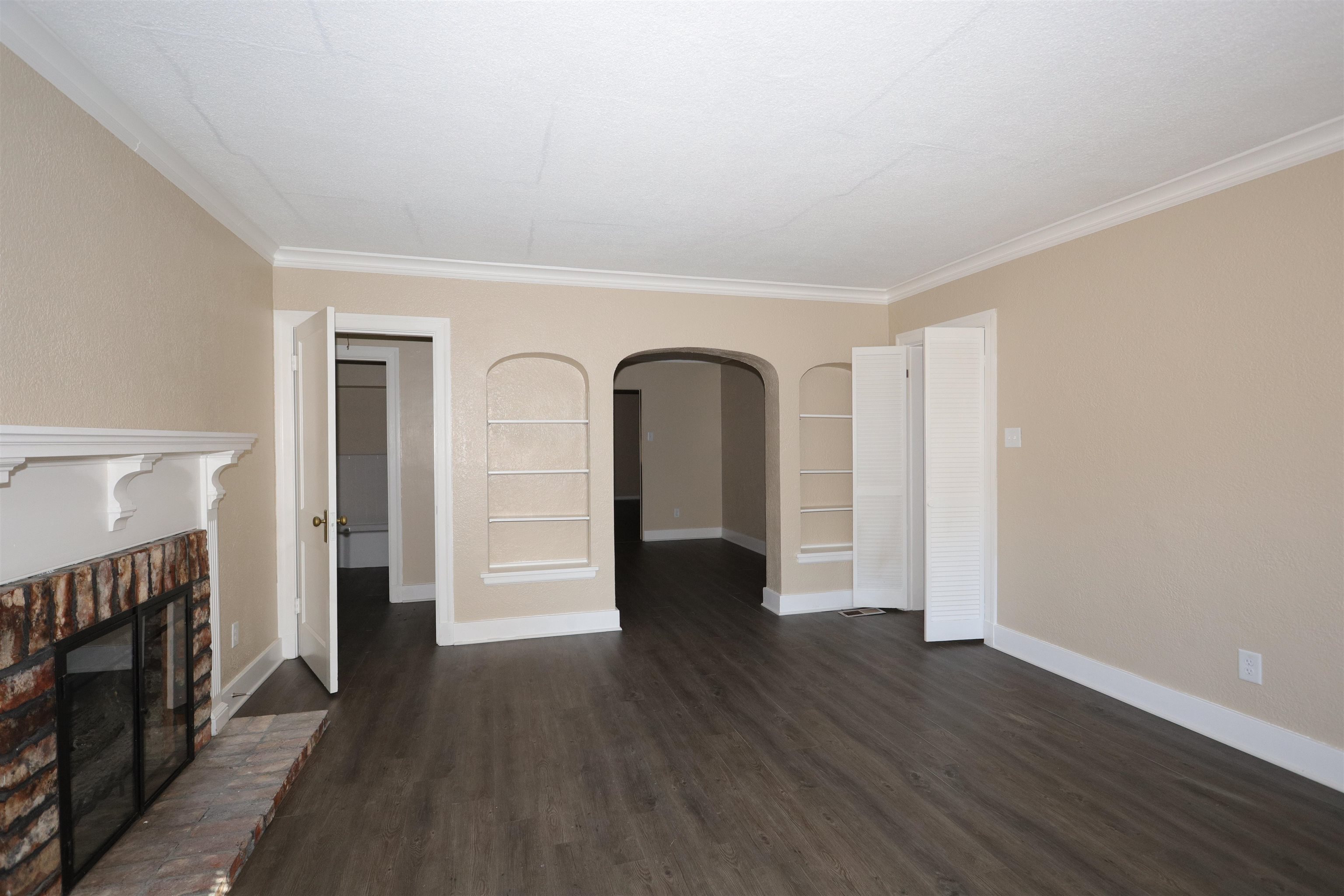 1042 Mosby Road Memphis, TN 38116 - Photo 8 of 21 a view of entryway with wooden floor
