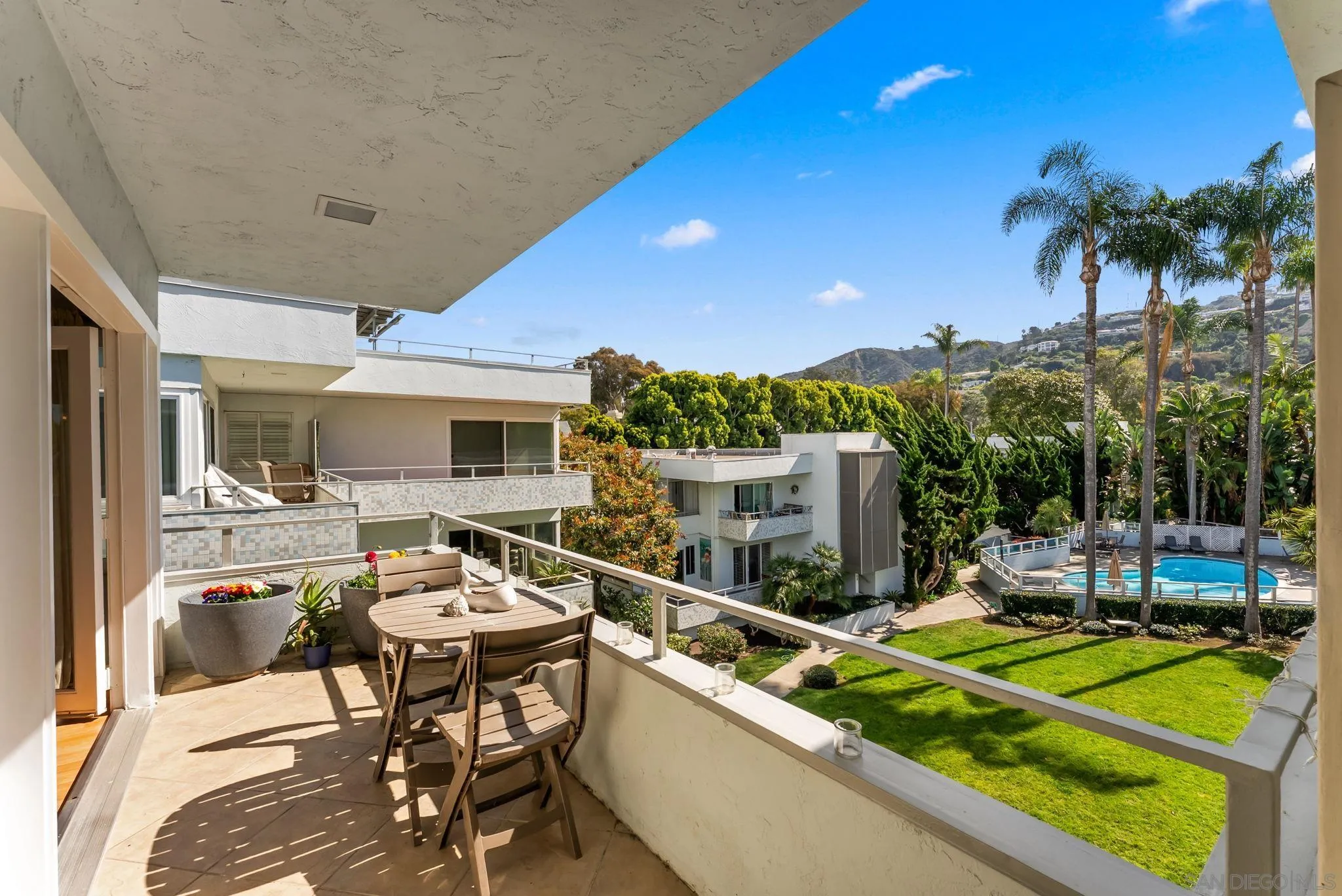 2360 Torrey Pines Road, Unit 28 La Jolla, CA 92037 - Photo 15 of 35 a view of a patio with chairs and plants
