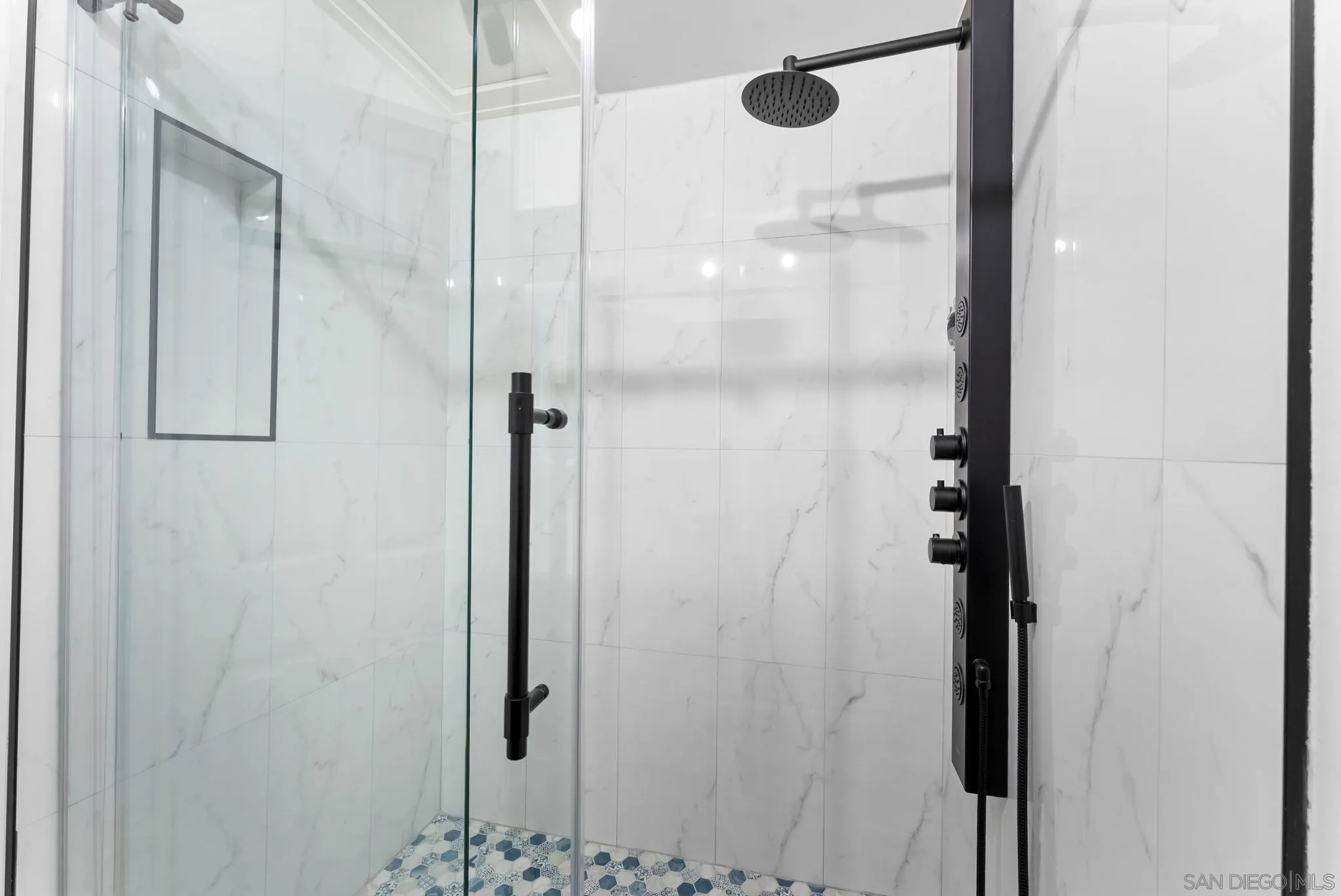2360 Torrey Pines Road, Unit 28 La Jolla, CA 92037 - Photo 19 of 35 a bathroom with a glass shower door