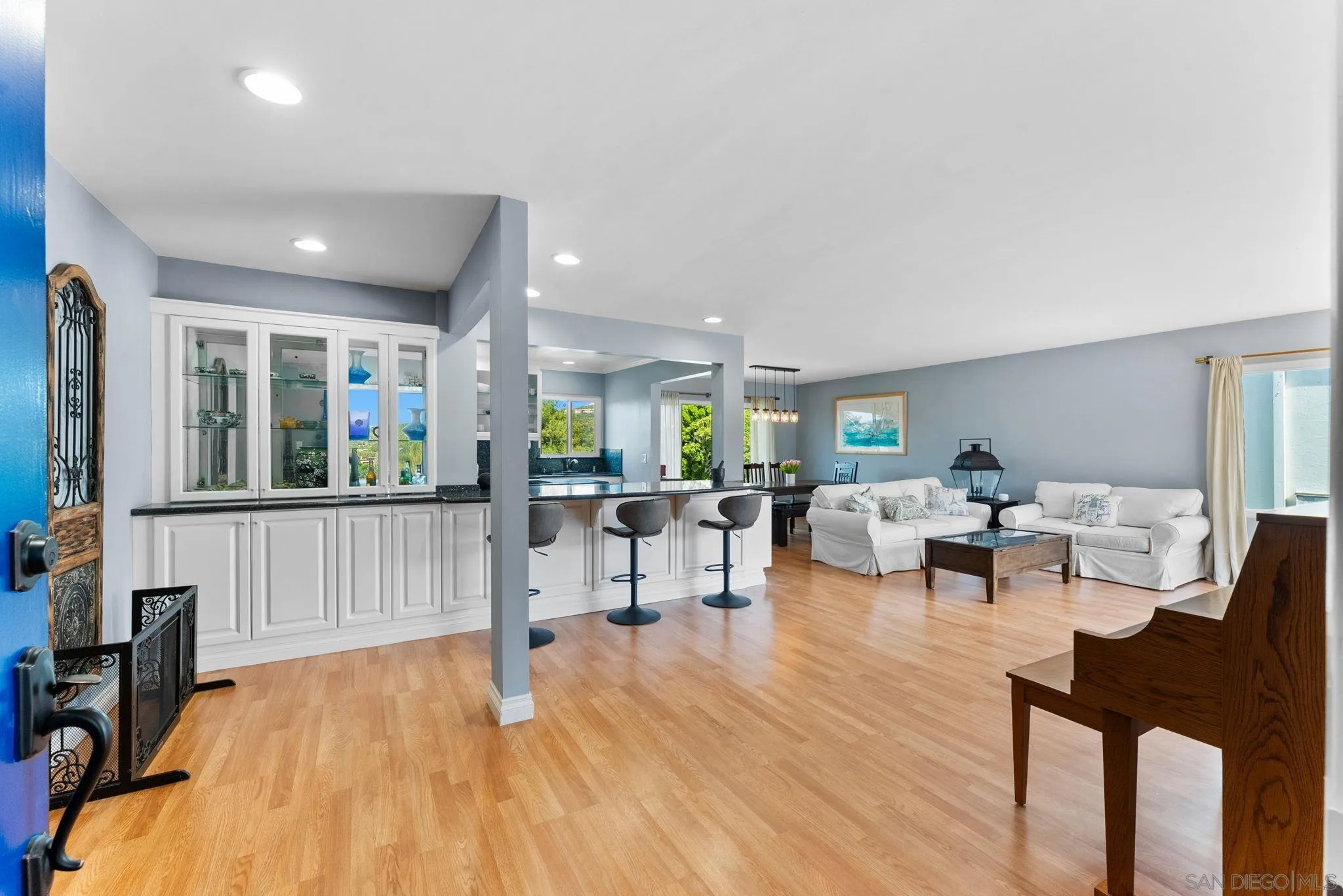 2360 Torrey Pines Road, Unit 28 La Jolla, CA 92037 - Photo 7 of 35 a living room with furniture and a wooden floor