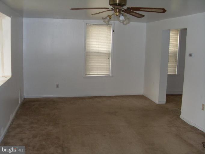 511 Old North Point Road Baltimore, MD 21222 - Photo 2 of 9 Living Room