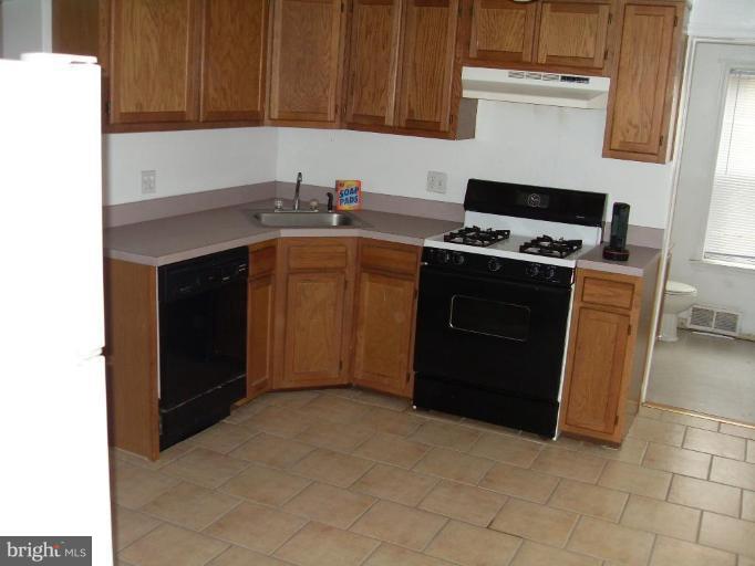 511 Old North Point Road Baltimore, MD 21222 - Photo 4 of 9 Kitchen
