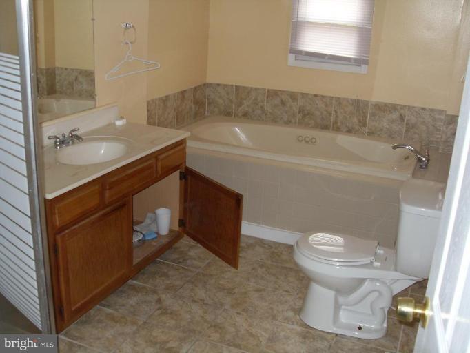 511 Old North Point Road Baltimore, MD 21222 - Photo 8 of 9 Bath #2