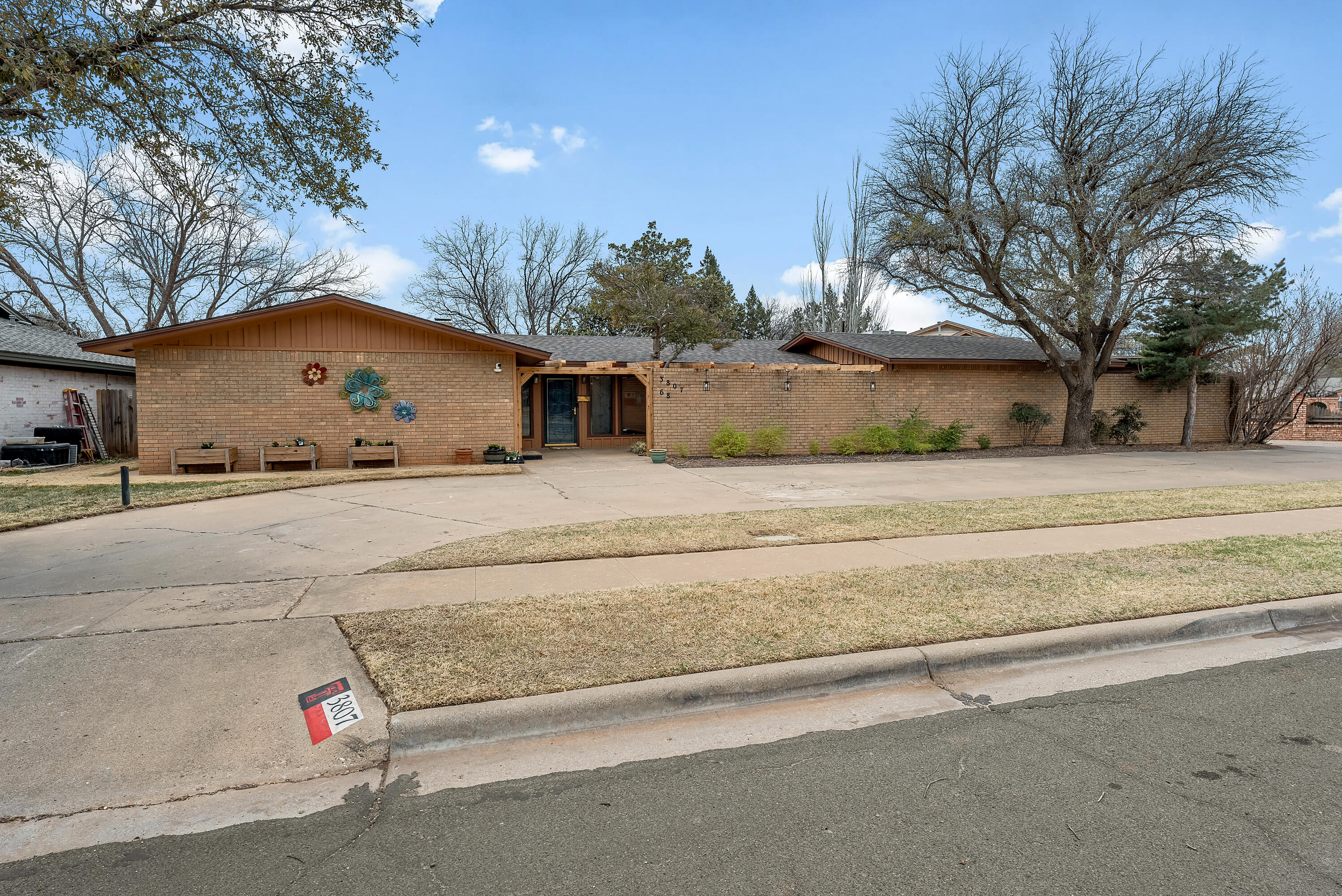 3807 68th Street Lubbock, TX 79413 - Photo 2 of 30 IMG_8378