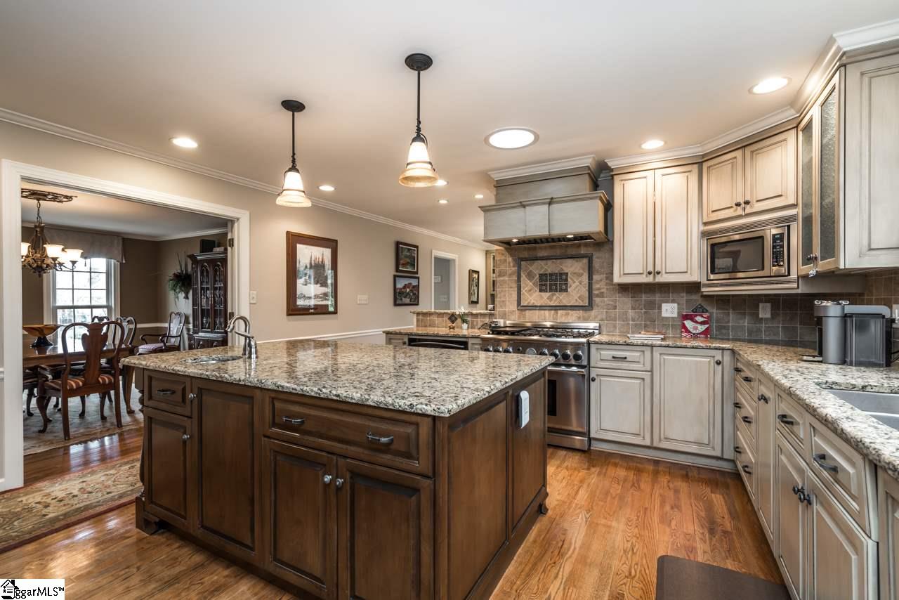 11 Babbs Hollow Road Greenville, SC 29607 - Photo 8 of 34
