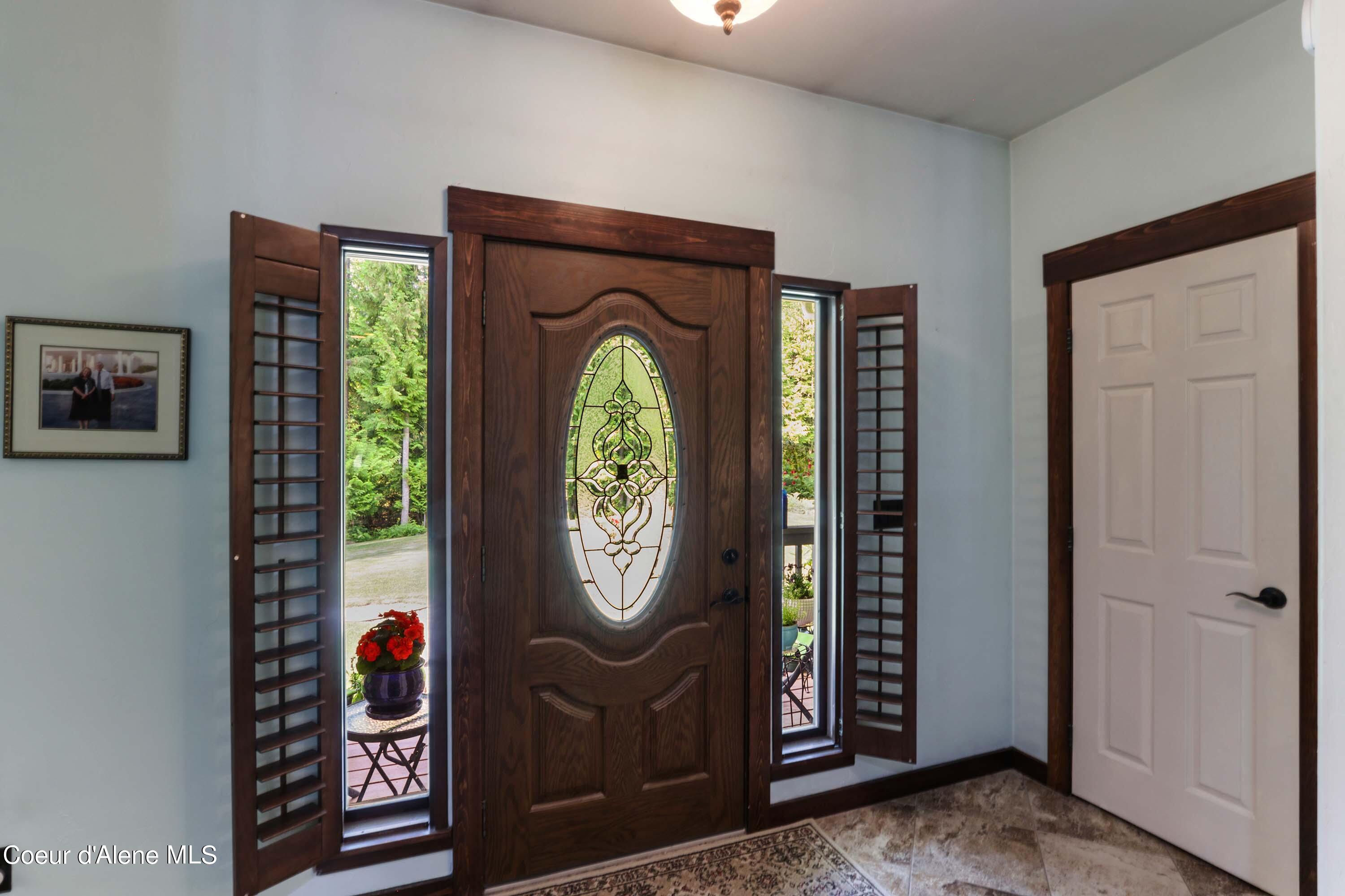 518 High Road Sandpoint, ID 83864 - Photo 37 of 57 Front entrance