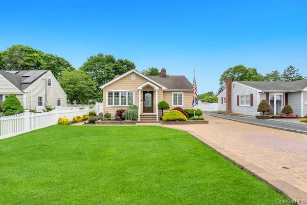 $649,000 | 12 Avenue K, Kings Park, NY 11754