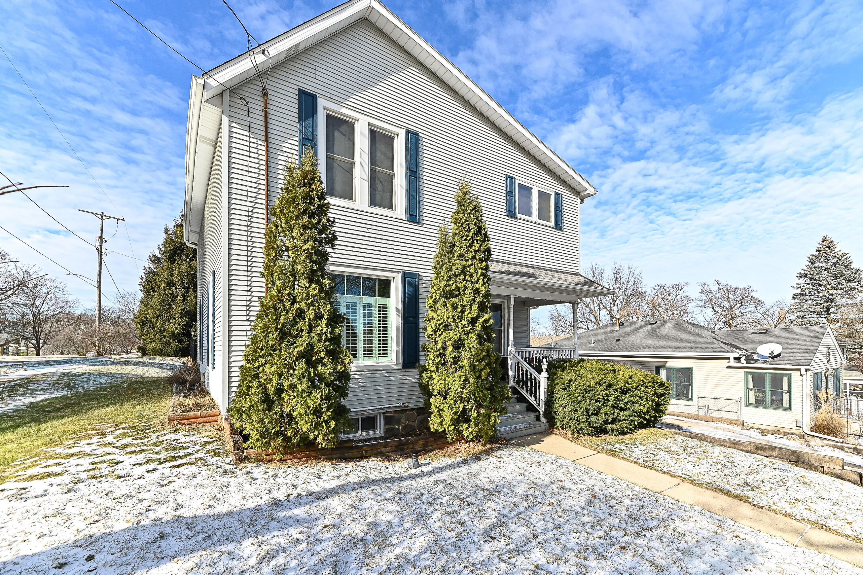 417 James Street Burlington, WI 53105 - Photo 2 of 40 James-2