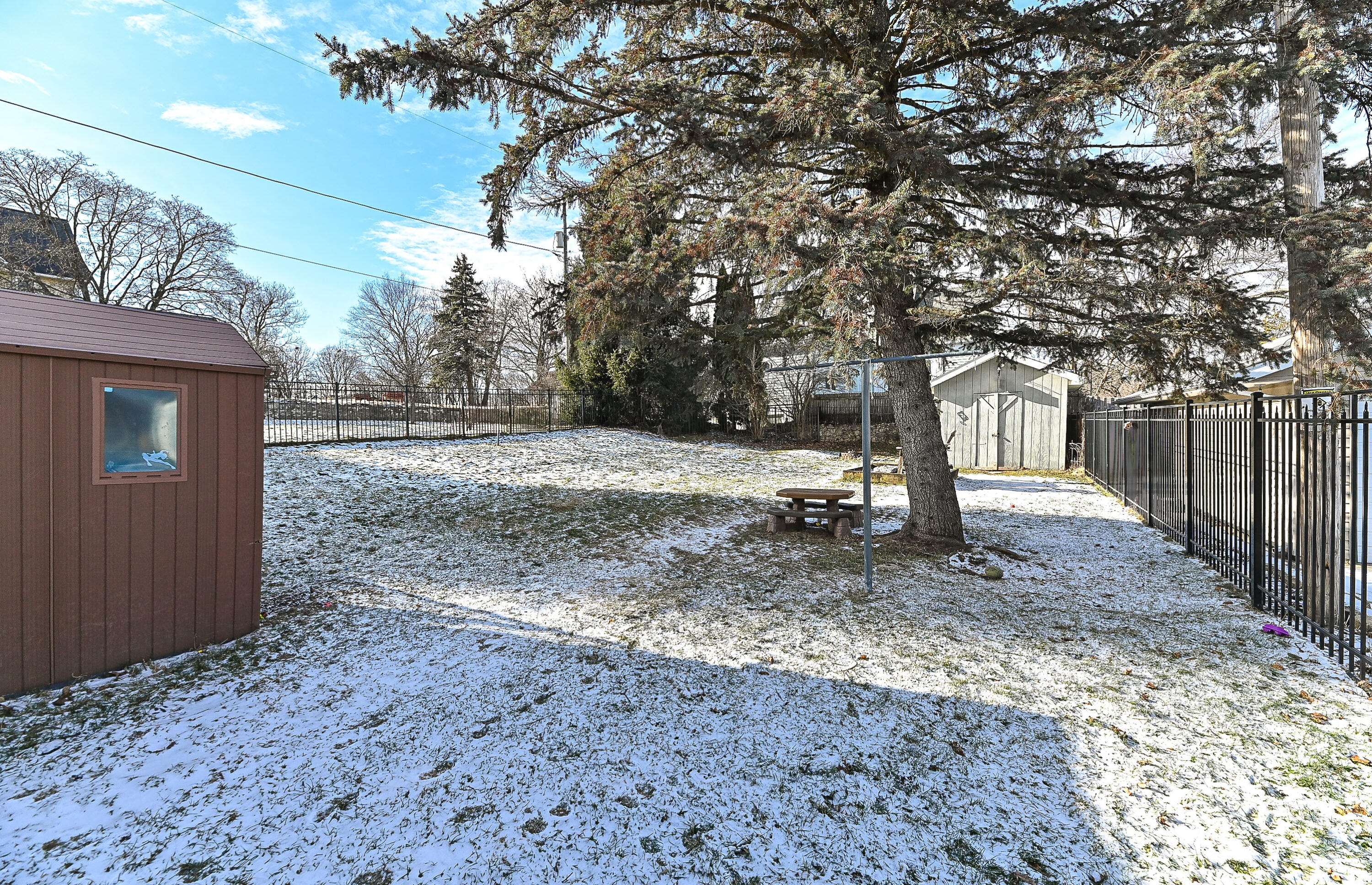 417 James Street Burlington, WI 53105 - Photo 27 of 40 James-8