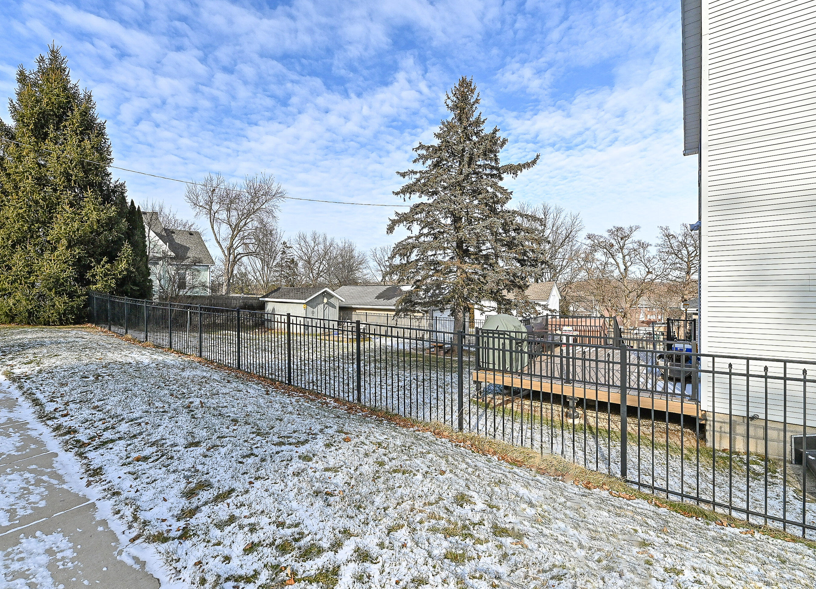 417 James Street Burlington, WI 53105 - Photo 38 of 40 James-13