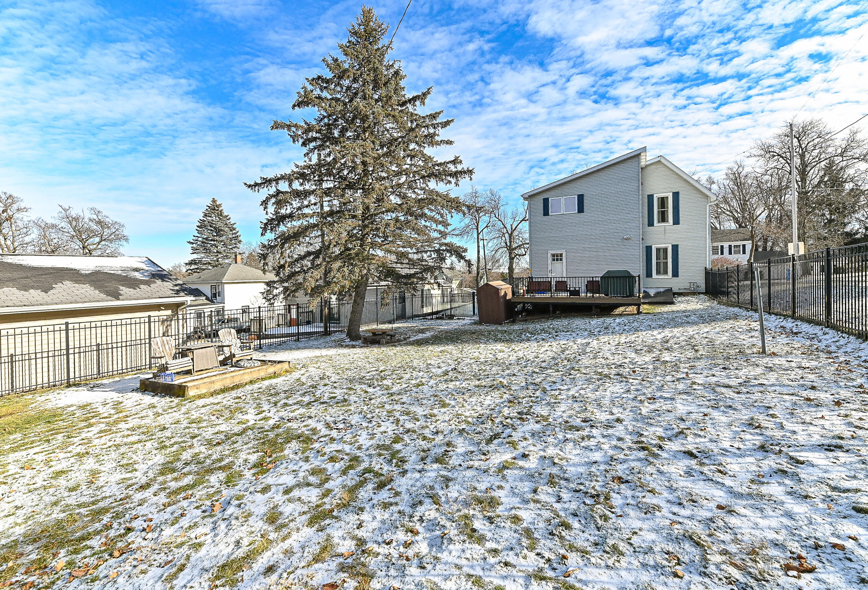 417 James Street Burlington, WI 53105 - Photo 39 of 40 James-10