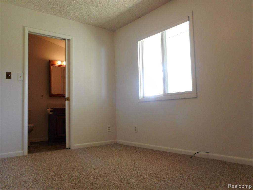 2331 West Thompson Road Fenton, MI 48430 - Photo 17 of 21 Gallery Image 17