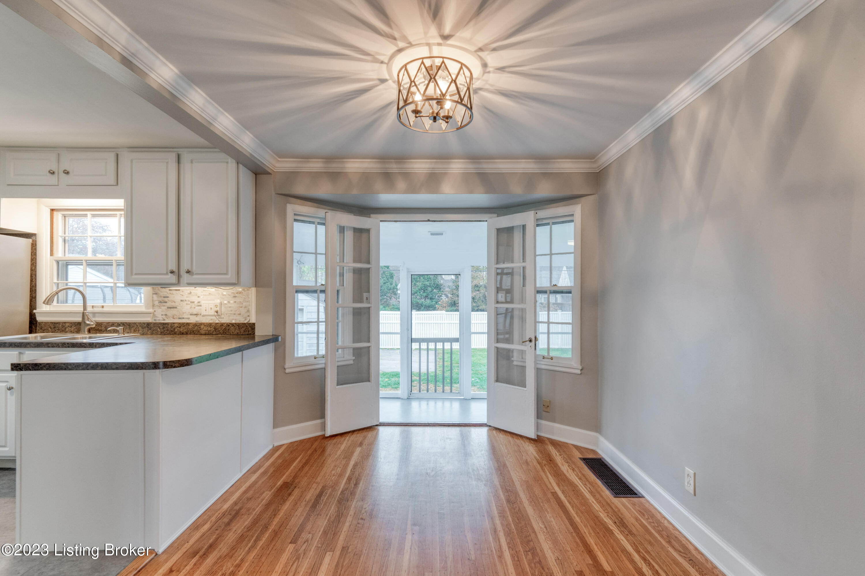 4103 Winchester Road Louisville, KY 40207 - Photo 15 of 40 014 - 20231117 09834