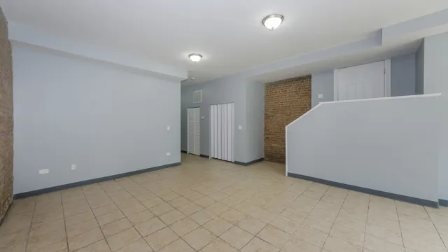 $1,300 | 6901 South Paxton Avenue, Unit G, Chicago, IL 60649