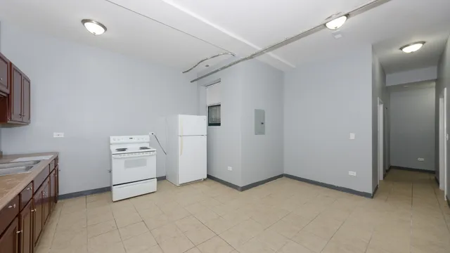 $1,300 | 6901 South Paxton Avenue, Unit G, Chicago, IL 60649