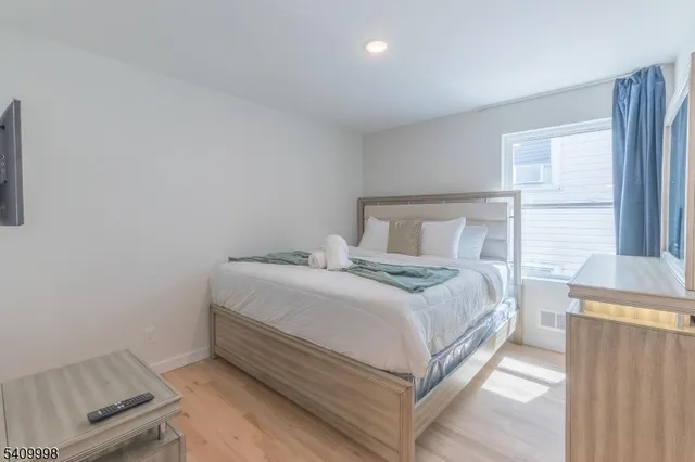 $2,700 | 116 Brookdale Avenue, Unit 1, Newark, NJ 07106