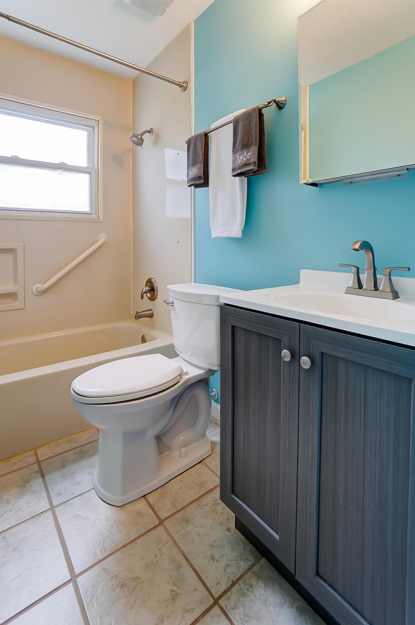 4549 Grimsby Road Columbus, OH 43227 - Photo 15 of 22 Bath