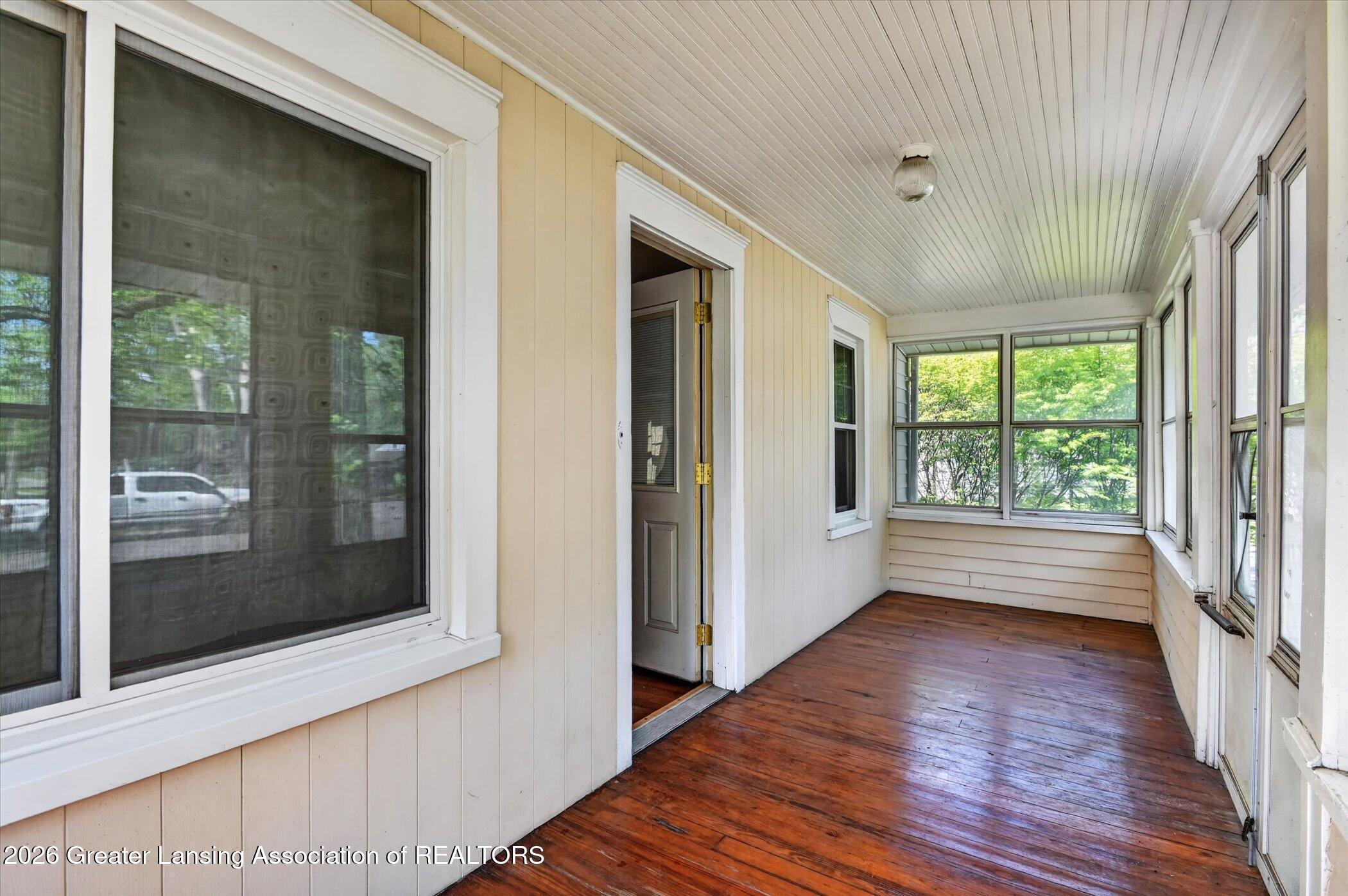 702 East Cavanaugh Road Lansing, MI 48910 - Photo 30 of 41 30-702E-Cavanaugh-Rd-Windowstill