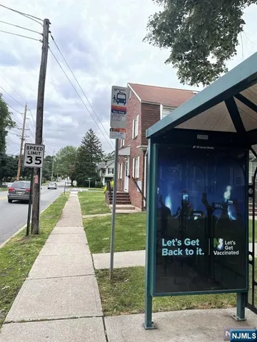 $1,900 | 29 West Passaic Street, Maywood, NJ 07607